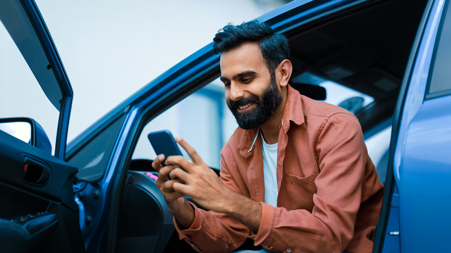 Wenn es um den Kauf eines Autos geht, erwarten die Verbraucher von heute Bequemlichkeit, Effizienz und eine kontaktlose Option. Die Digitalisierung kann dazu beitragen, diese Erfahrung zu vermitteln.  