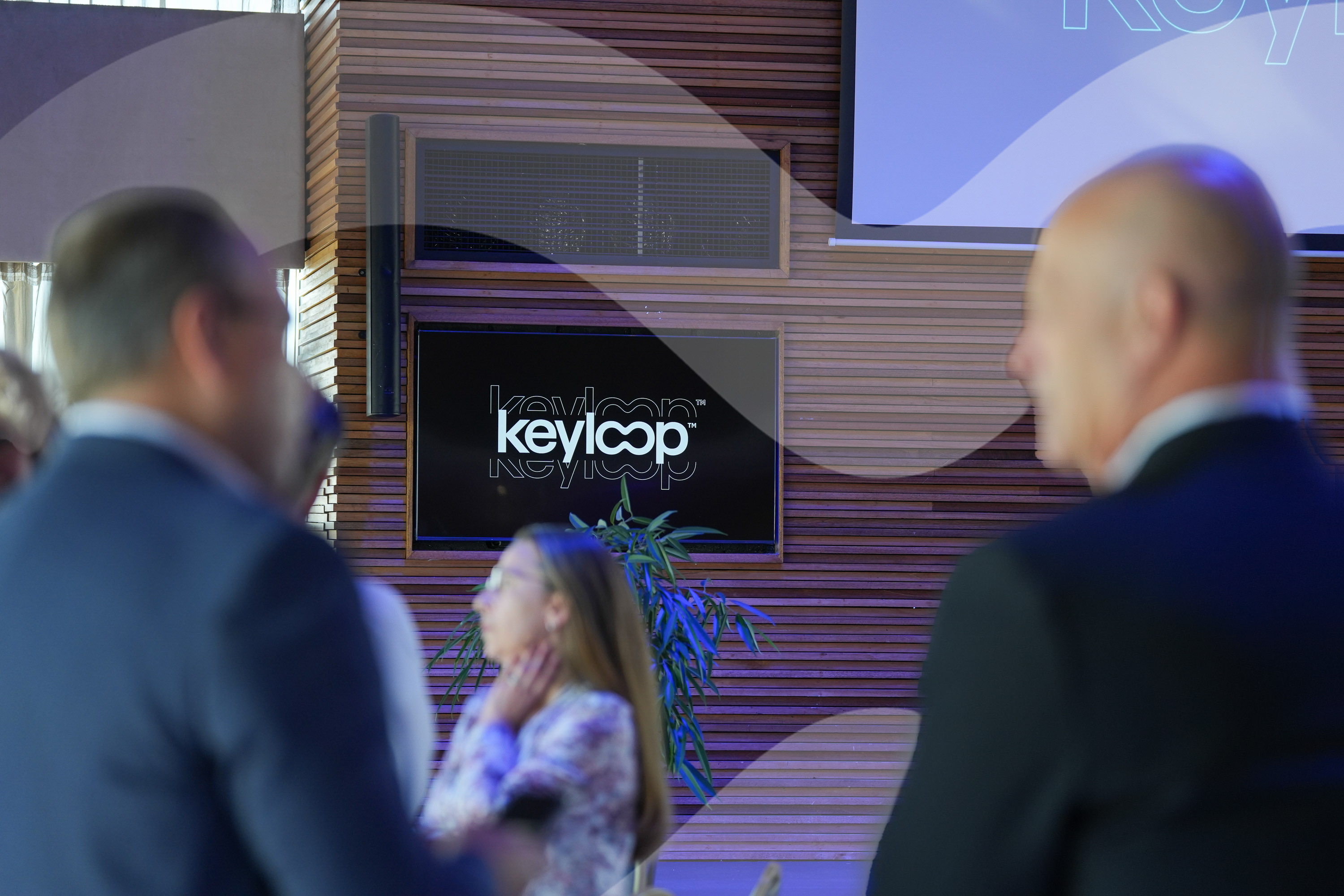 ​Waves of change are disrupting the automotive industry.